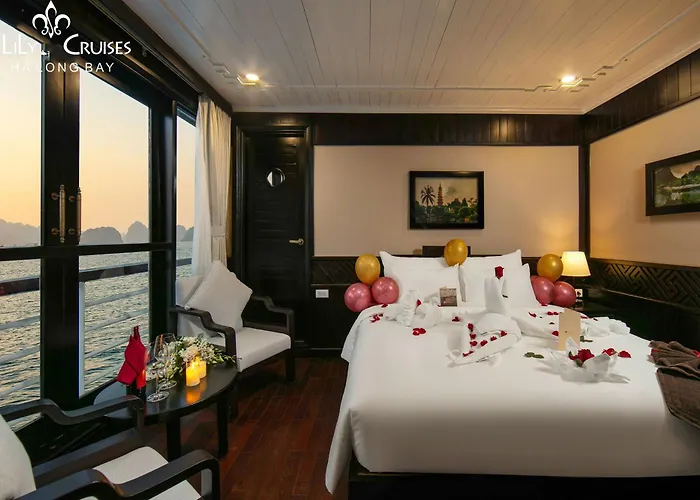 Botel Lily Cruise 5*