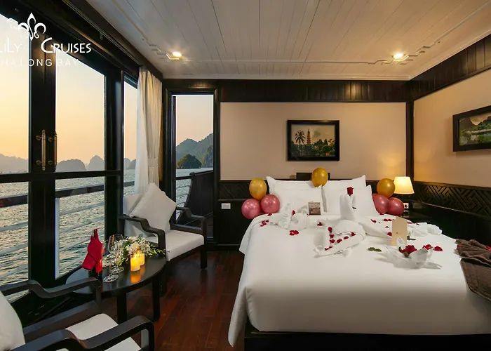 Lily Cruise Botel Ha Long