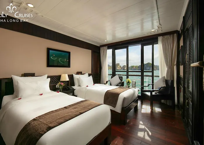 Botel Lily Cruise
