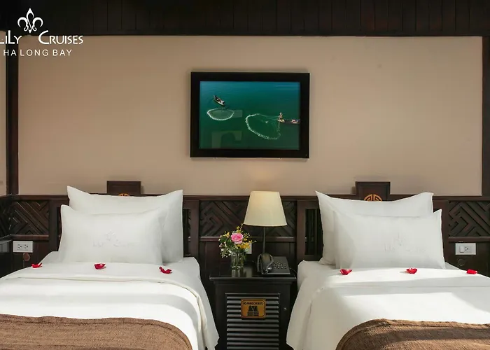 Botel Lily Cruise Ha Long