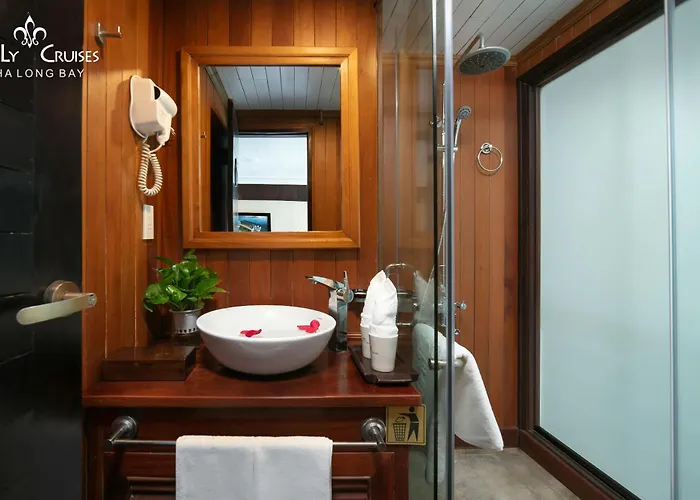 Lily Cruise Botel Ha Long