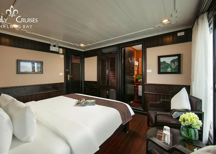 Botel Lily Cruise 5*