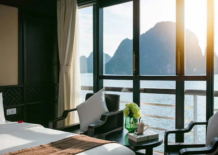 Botel Lily Cruise Ha Long